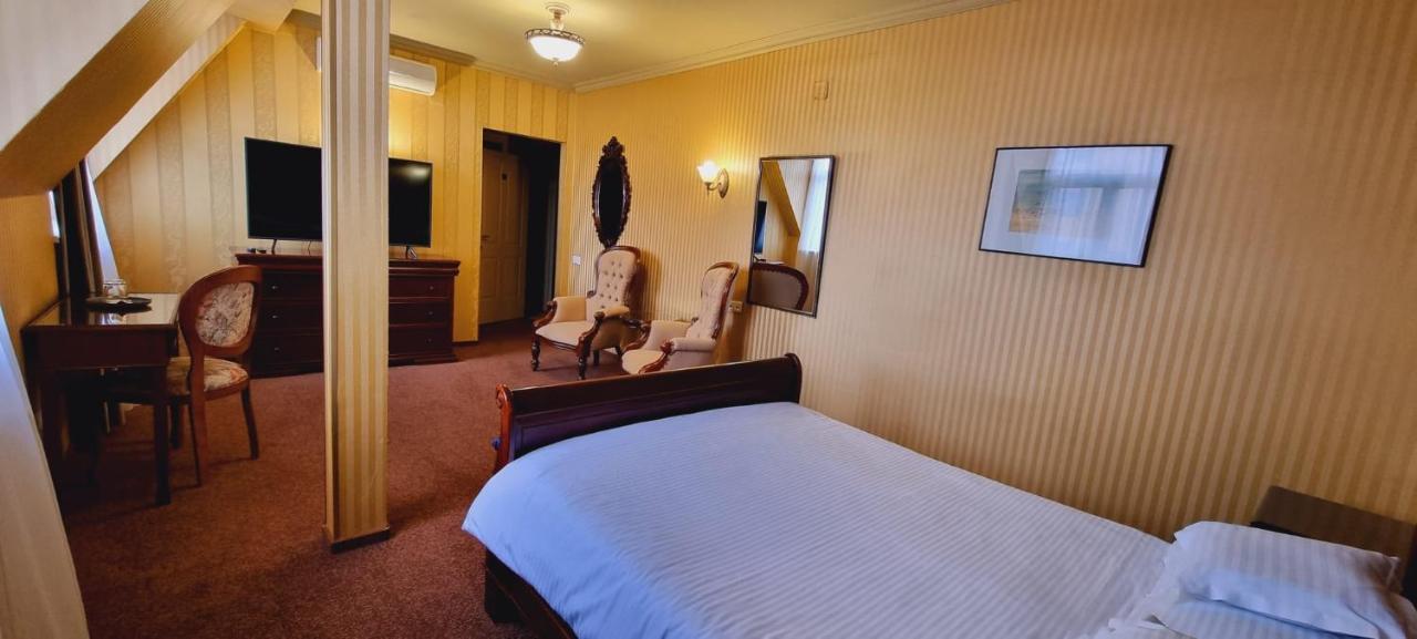 Deluxe Double Room,1498573705:JPEG